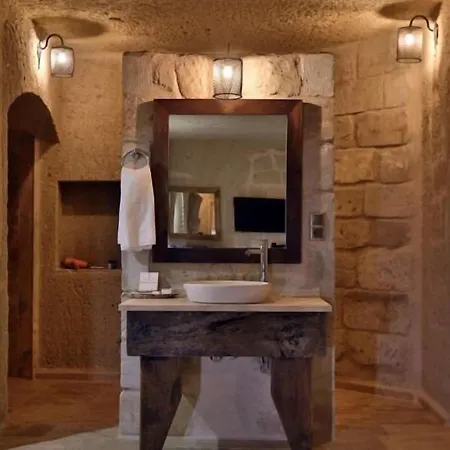 מלון Mahzen Cave