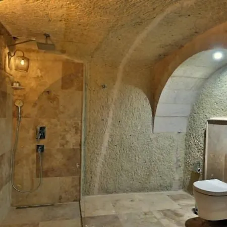Mahzen Cave מלון