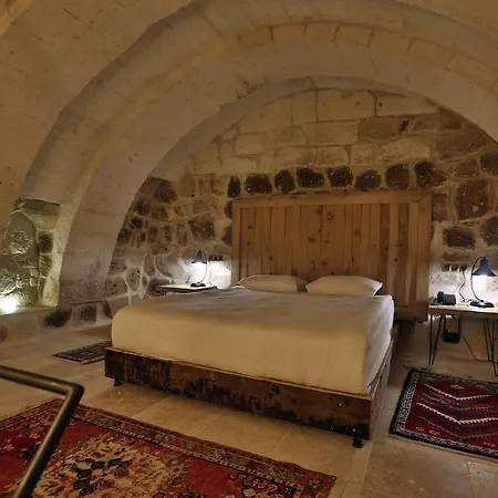 Mahzen Cave מלון