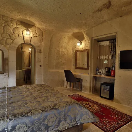 Mahzen Cave מלון