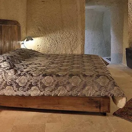 Mahzen Cave מלון